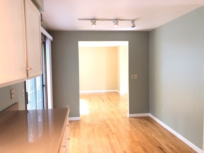 Foto del edificio - Kirkland Townhome