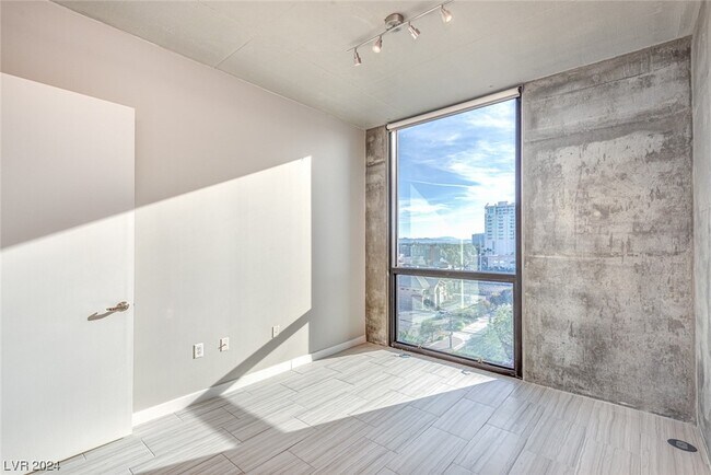 Foto del edificio - 353 E Bonneville Ave