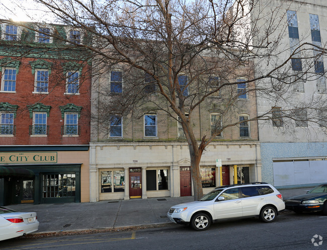 Building Photo - 728 Broad St