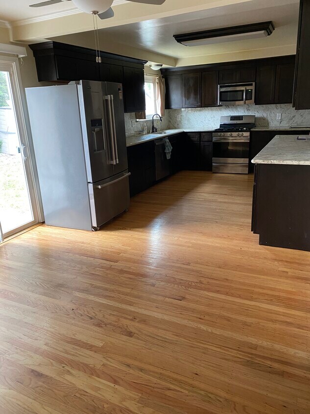 Building Photo - 124 Madora Pl