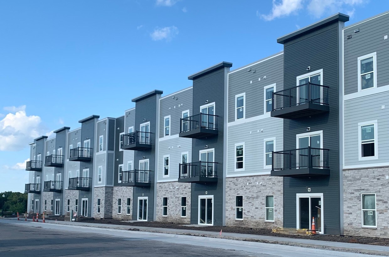 320 W 3rd St N Unit 103, Newton, IA 50208 Room for Rent in Newton, IA