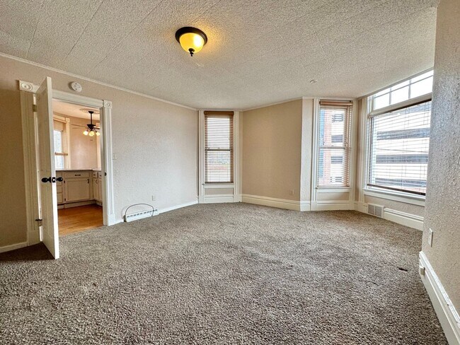 Foto del edificio - AVAILABLE SEPTEMBER - Charming 1 Bed 1 Bat...