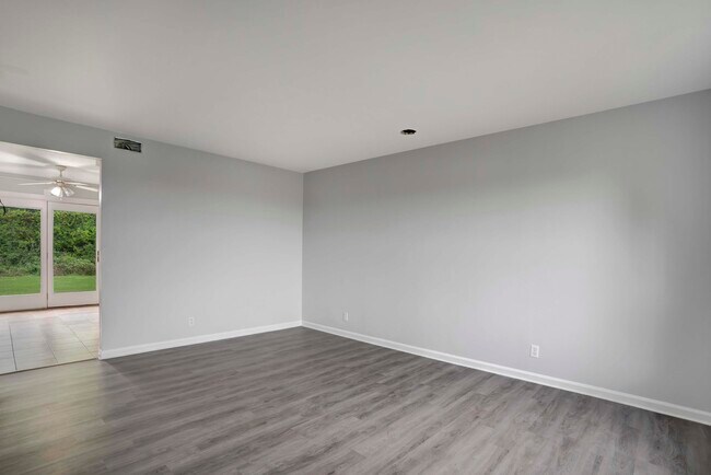 Foto del edificio - 1108 Pembroke Oak Grove Rd