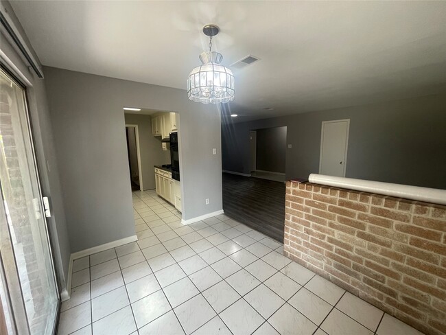 Building Photo - 9007 Bunny Run Dr