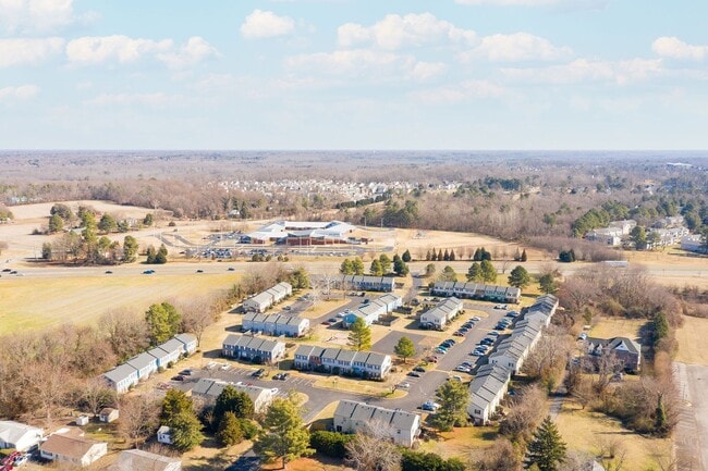 Building Photo - Charming Townhome in Hunters Mill – 3 Beds...