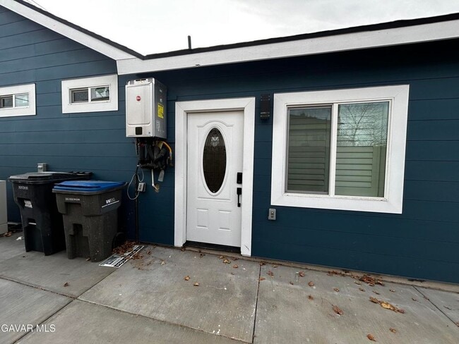 Building Photo - 3838 Balmont St