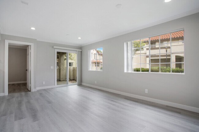 Foto del edificio - Beautifully Renovated 2 Bedroom 2 Bath Condo