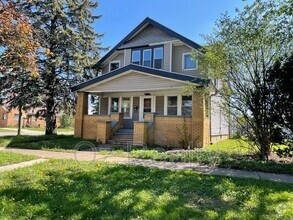 Building Photo - 3430 Maple St