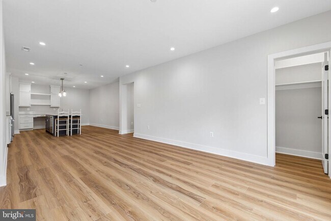 Foto del edificio - 6101 Berkshire Dr
