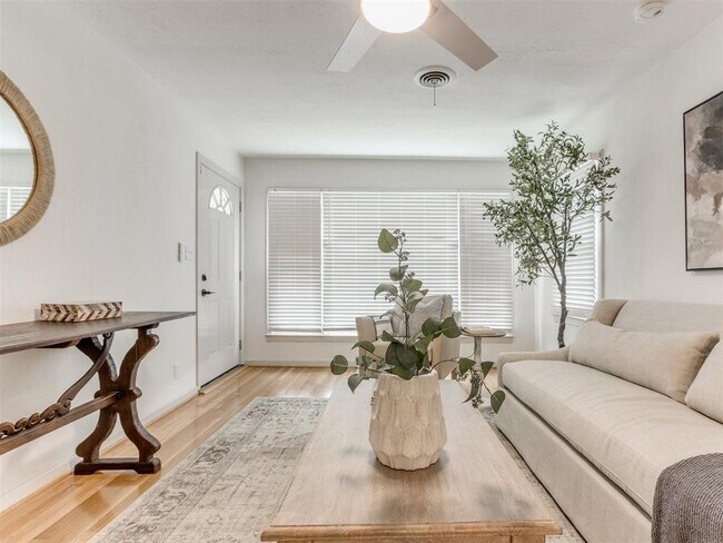 Foto del edificio - 6901 NW 50th St