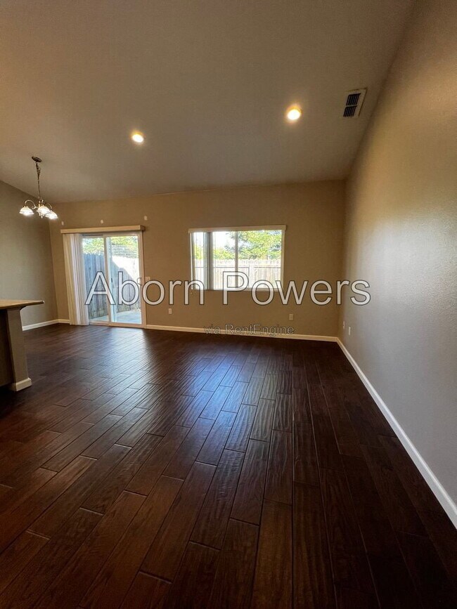 Foto del edificio - 626 Pearl Pl