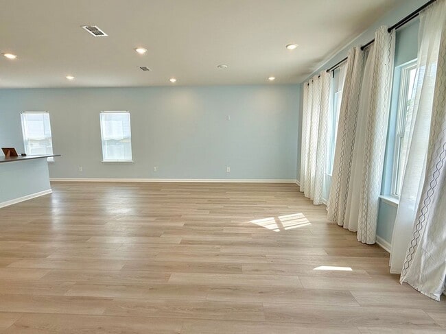 Foto del edificio - 3615 Shore Wood Ave