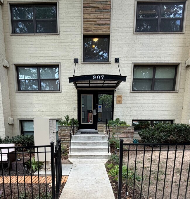 Foto del edificio - 907 Euclid St NW