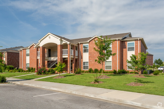 Building Photo - The Links at Fayetteville