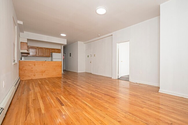 Building Photo - 644 18th Ave