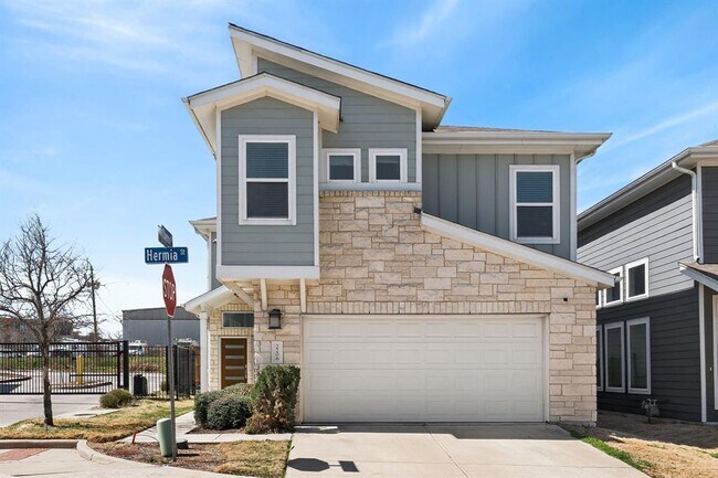 Building Photo - 2206 Hermia St