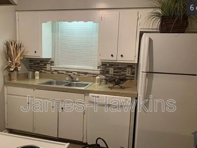 Foto del edificio - 3855 Woodley Rd