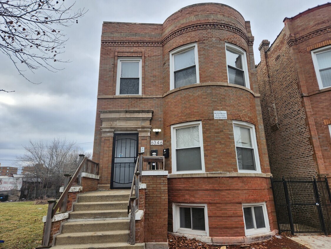 Foto principal - 6346 S Vernon Ave