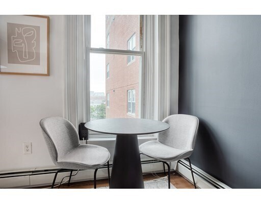 Foto del edificio - 541 E Broadway