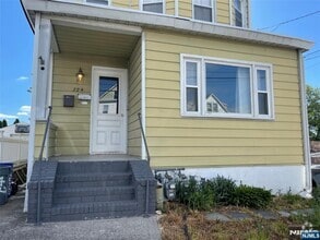 Building Photo - 224 Pierre Ave