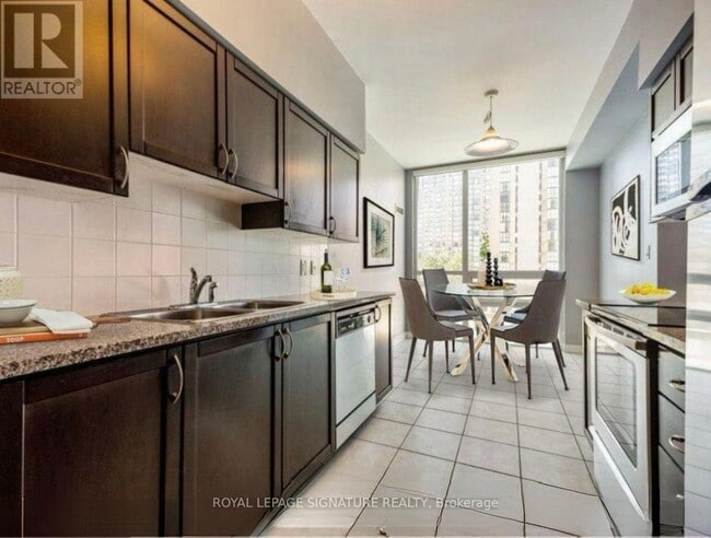 Building Photo - 208-208 Enfield Pl