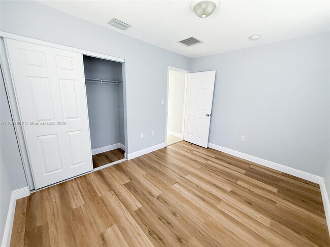 Foto del edificio - 181 NE 35th Ct