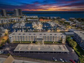 Building Photo - 907 Marina Dr