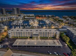 Building Photo - 907 Marina Dr