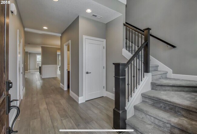 Foto del edificio - Stunning Executive Home in Cedar Mill/Beth...