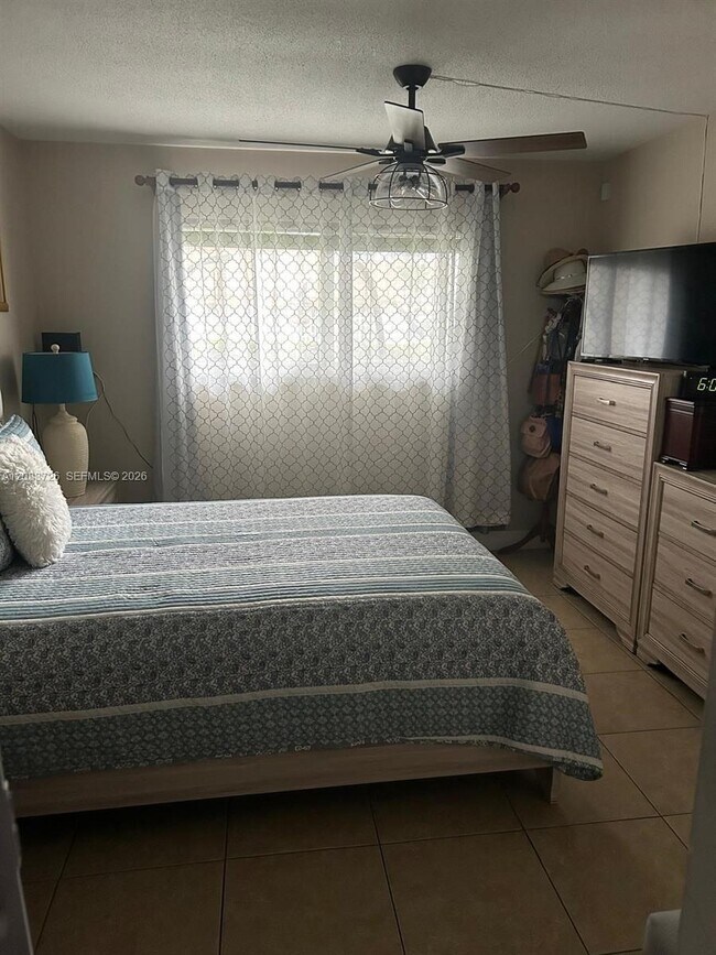 Foto del edificio - 7450 Miami Lakes Dr