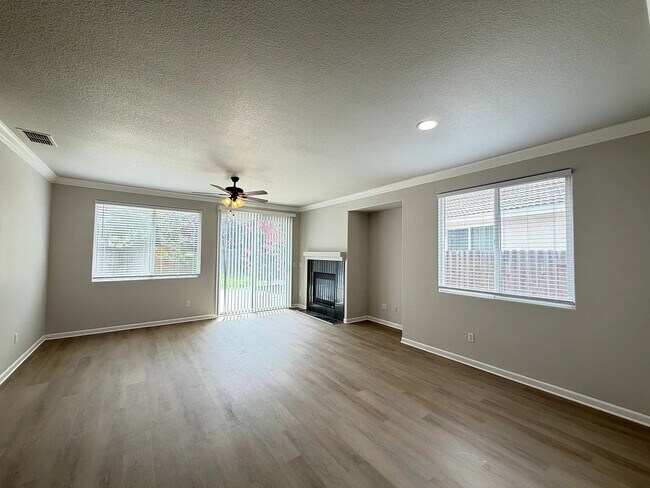 Foto del edificio - 10141 Van Brocklin Way
