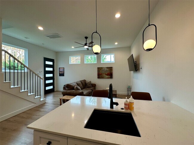 Building Photo - 203 Danna Ln