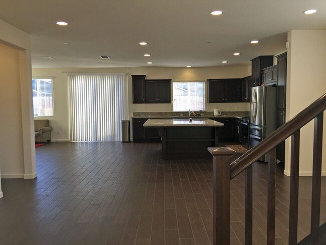 Building Photo - Beautiful 4 Bedroom 3 Bathroom 2700SF Rancho Cordova Home