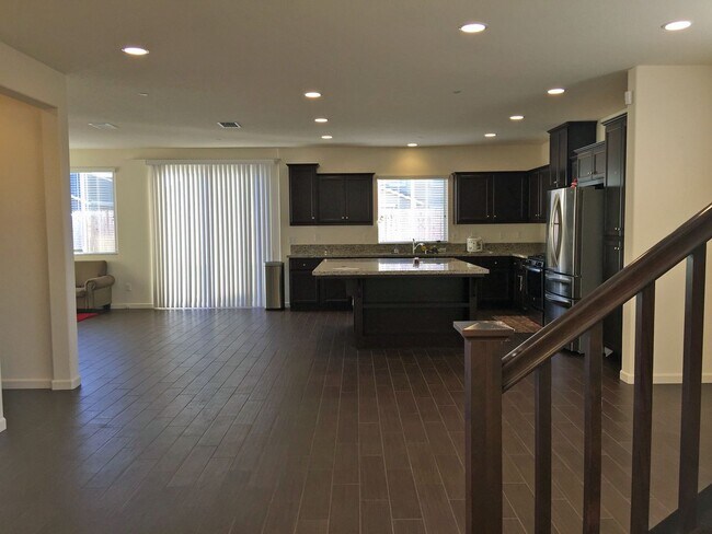 Foto del edificio - Beautiful 4 Bedroom 3 Bathroom 2700SF Rancho Cordova Home