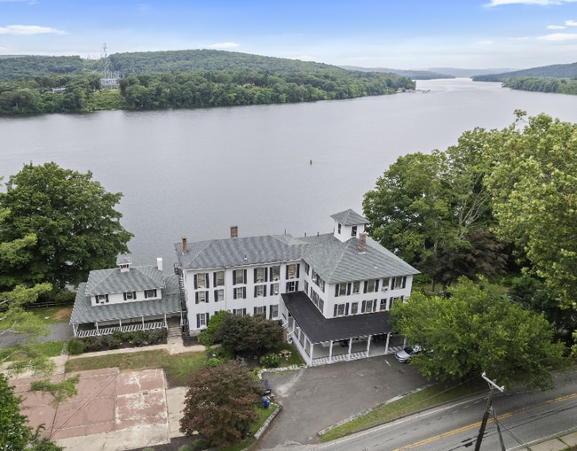 Building Photo - 83 Main St