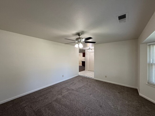 Building Photo - Single Story home in Riverbank's Crossroads Subdivision!