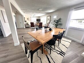 Building Photo - 2563 S Peninsula Dr