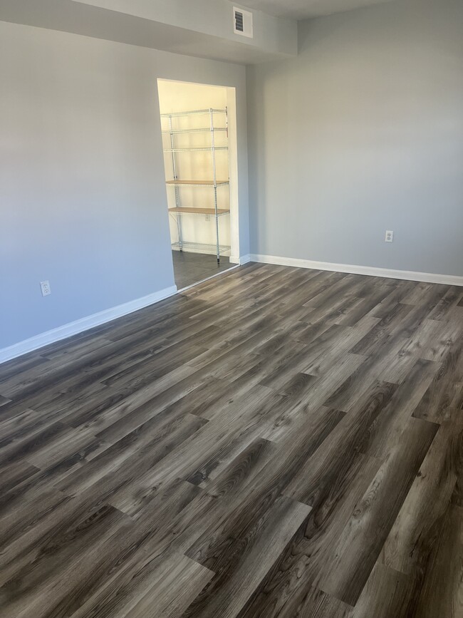 Building Photo - 505 Arsan Ave