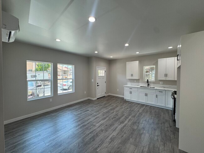 Foto del edificio - 10748 De Haven Ave