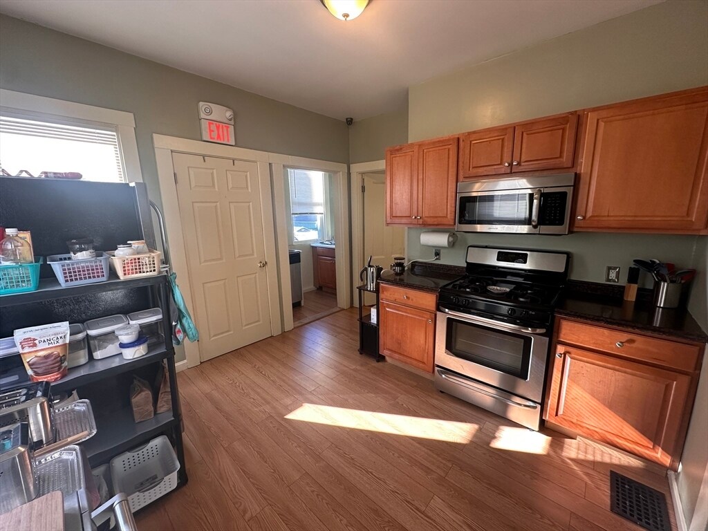 Primary Photo - 374 Highland Ave