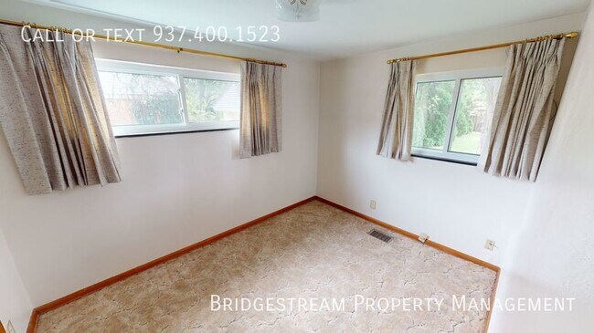 Building Photo - Beautiful 2-Story, 4 bedroom, 1 bath home ...