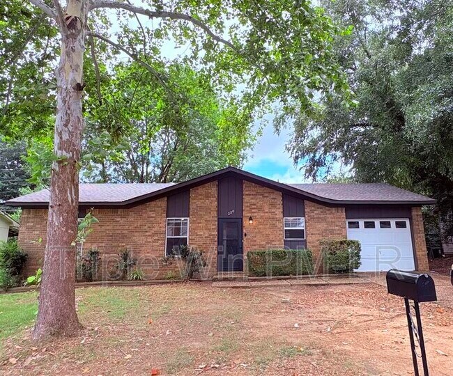 Foto del edificio - 220 Randall Dr
