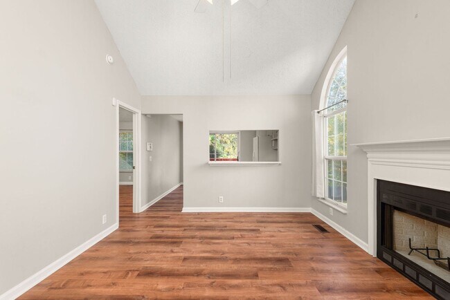 Building Photo - Highly sought after Chesney Glen division....