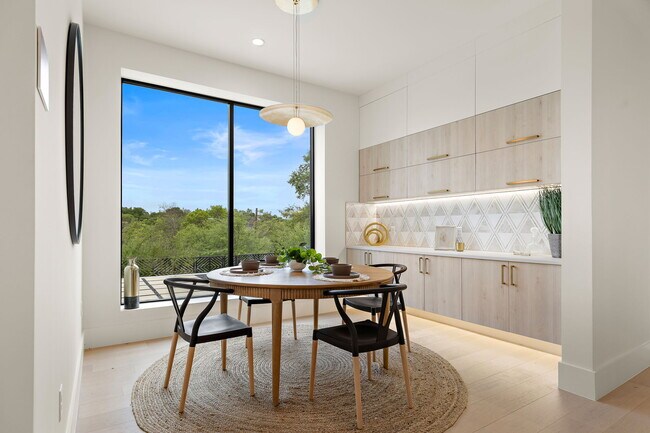 Foto del edificio - 2401 Oakhaven Cir