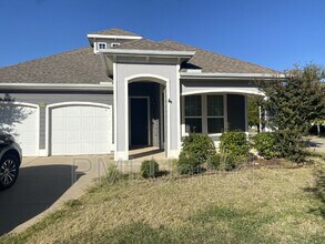 Building Photo - 9145 Blackstone Dr