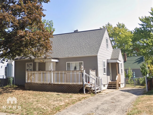 Building Photo - 3420 Medina Ave