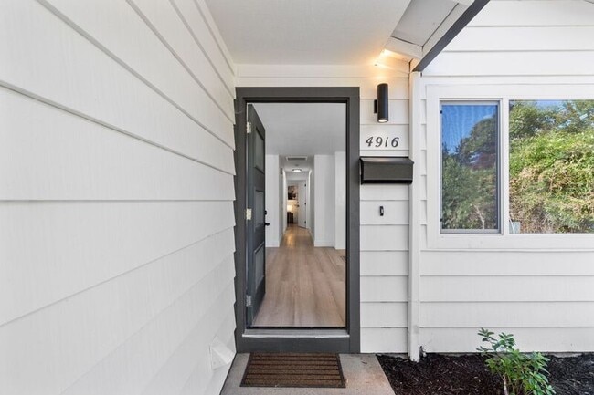 Building Photo - 4916 NE Alberta Ct