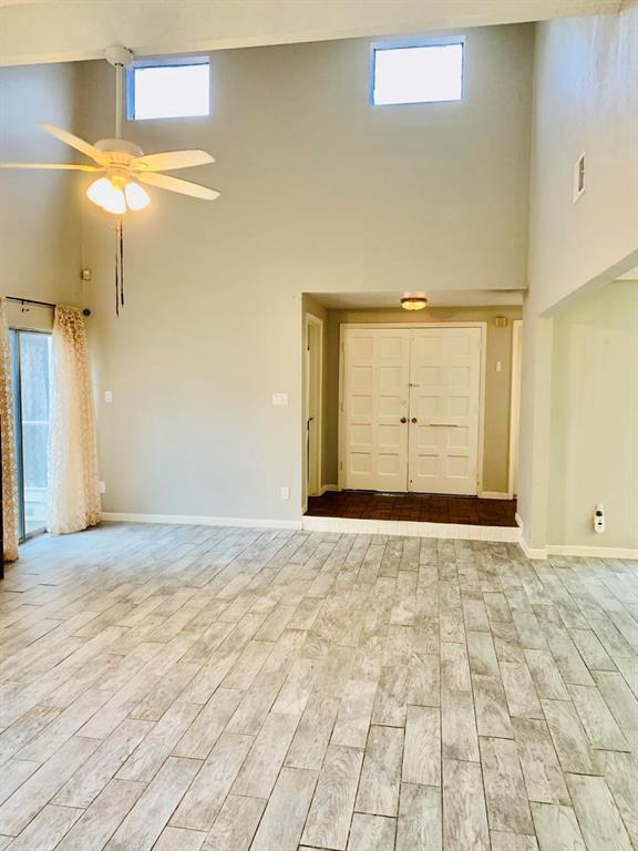Foto del edificio - 4123 Willow Beach Dr