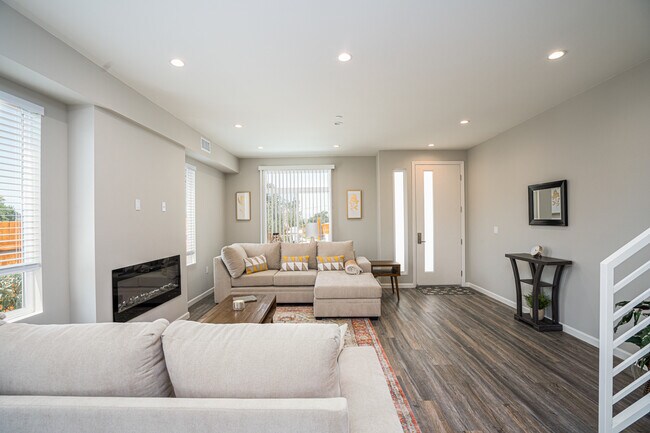 Building Photo - 7032 Valmont St