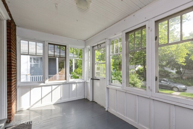 Building Photo - 621 Prairie Ave